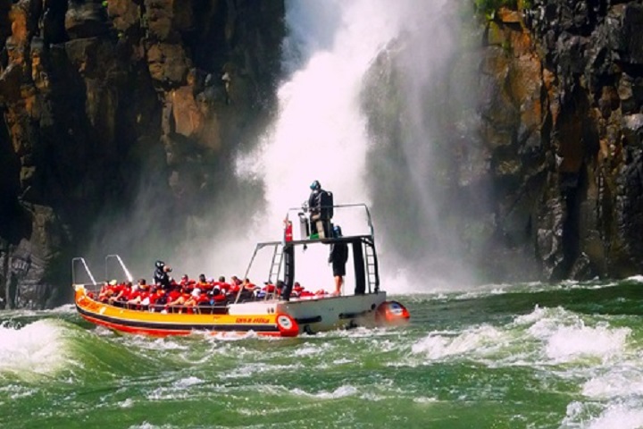 イグアスの滝ボートツアー